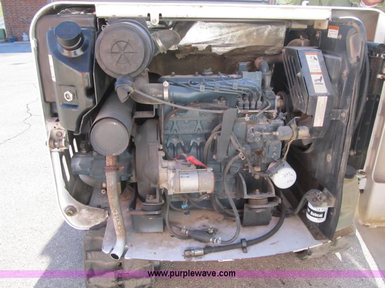 image for item F8892 2001 Bobcat 331D compact excavator