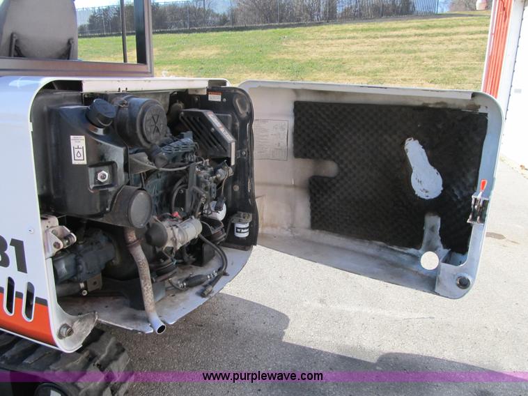 image for item F8892 2001 Bobcat 331D compact excavator