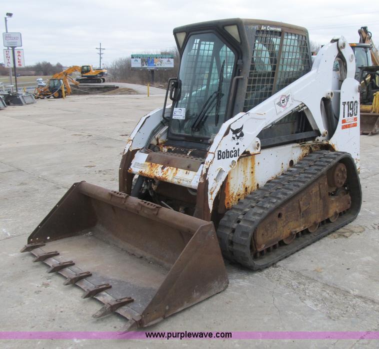 image for item F8905 2003 Bobcat T190 skid steer