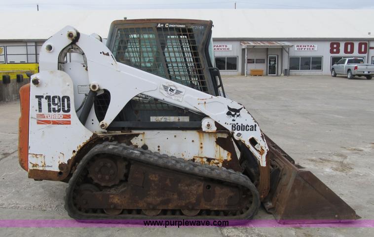 image for item F8905 2003 Bobcat T190 skid steer