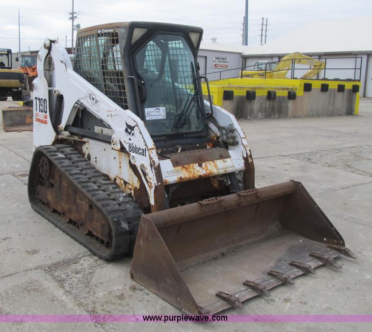 image for item F8905 2003 Bobcat T190 skid steer
