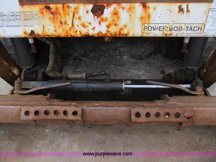 image for item F8905 2003 Bobcat T190 skid steer