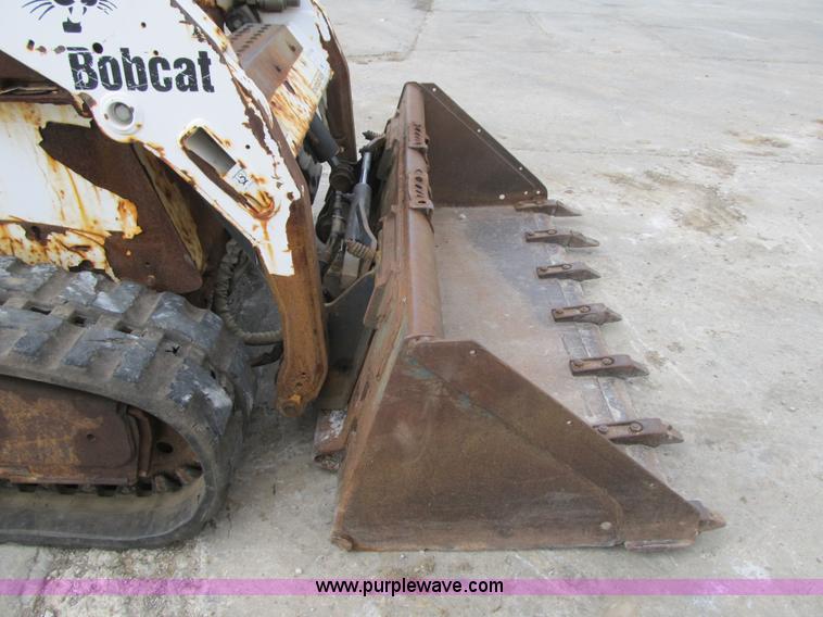 image for item F8905 2003 Bobcat T190 skid steer