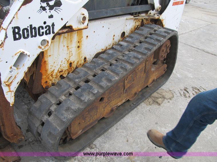 image for item F8905 2003 Bobcat T190 skid steer