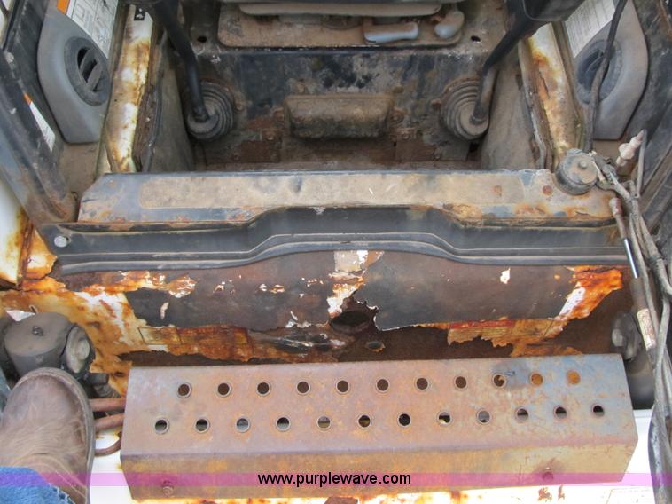 image for item F8905 2003 Bobcat T190 skid steer