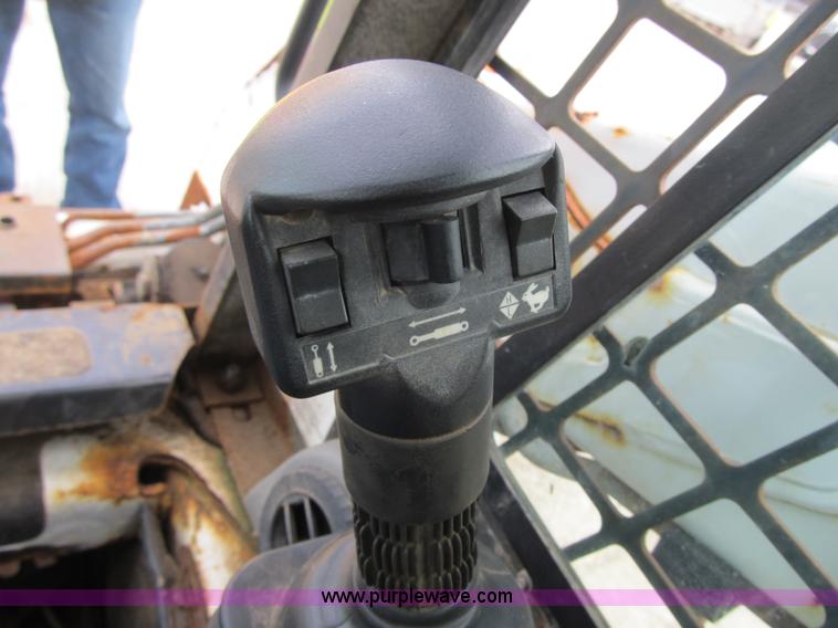 image for item F8905 2003 Bobcat T190 skid steer