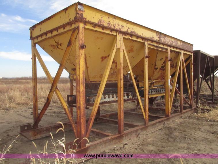 image for item G9865 Double bin aggregate hopper/feeder