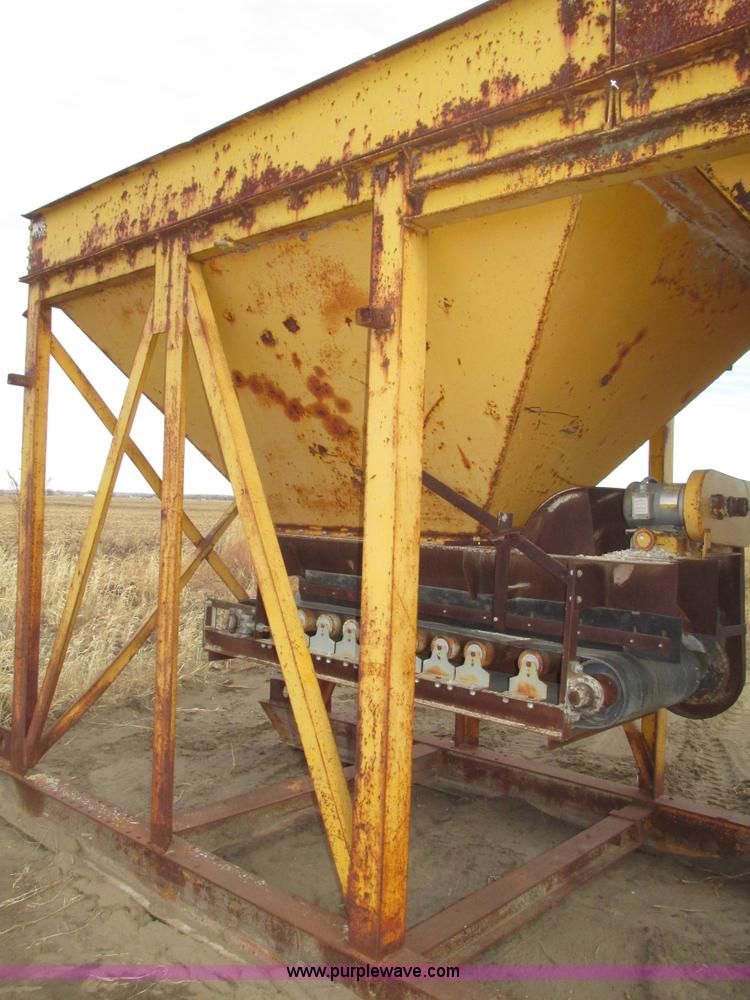 Double bin aggregate hopper/feeder in Modale, IA Item G9865 sold