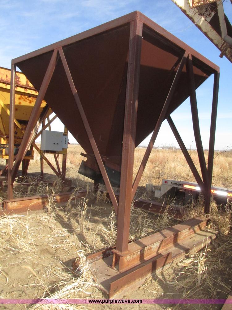 image for item G9867 Single bin aggregate hopper/feeder