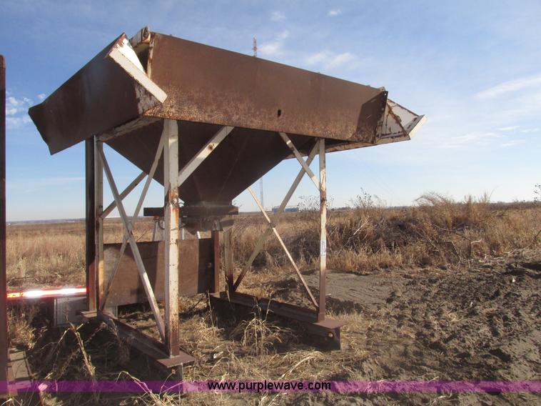 image for item G9868 Single bin aggregate hopper/feeder
