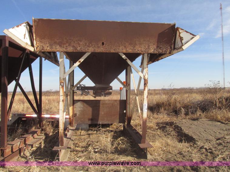image for item G9868 Single bin aggregate hopper/feeder