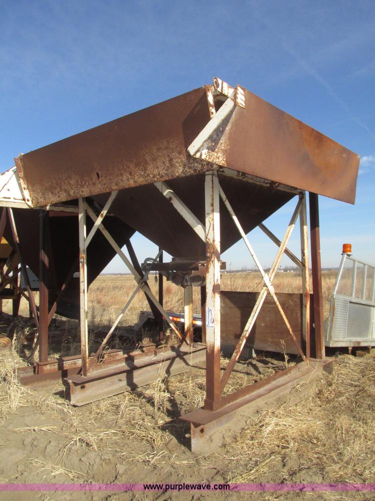 image for item G9868 Single bin aggregate hopper/feeder