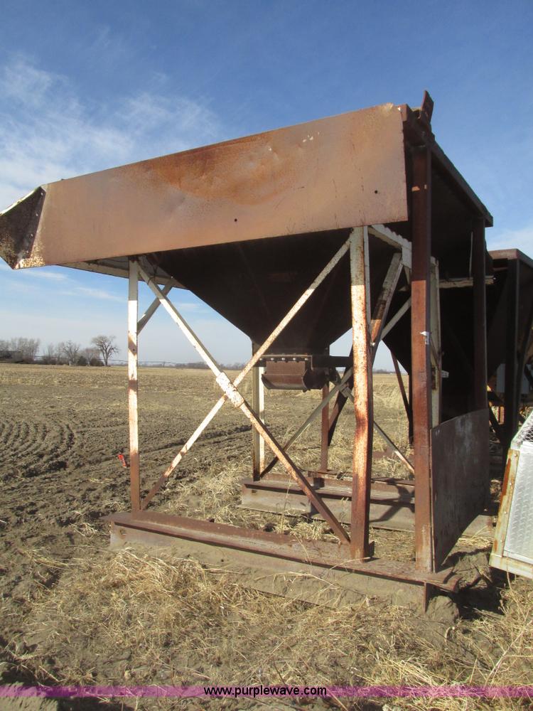 image for item G9868 Single bin aggregate hopper/feeder
