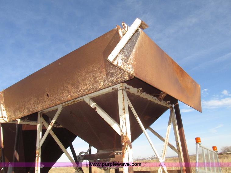 image for item G9868 Single bin aggregate hopper/feeder