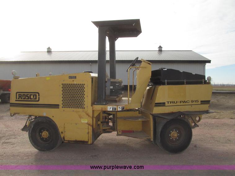 image for item G9871 2001 Rosco TRU-PAC 915 articulated pneumatic tire roller