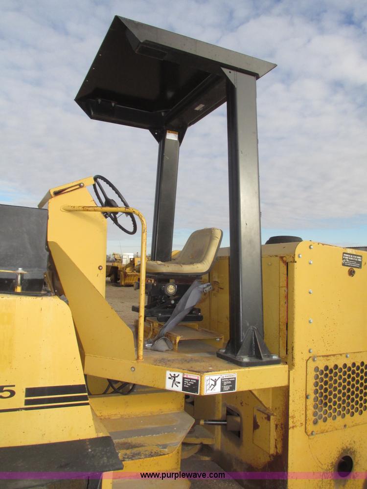 image for item G9871 2001 Rosco TRU-PAC 915 articulated pneumatic tire roller