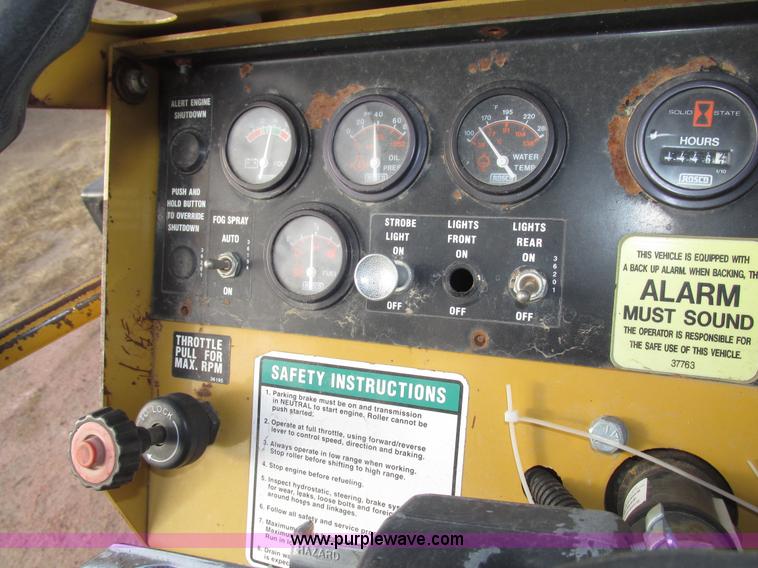 image for item G9871 2001 Rosco TRU-PAC 915 articulated pneumatic tire roller