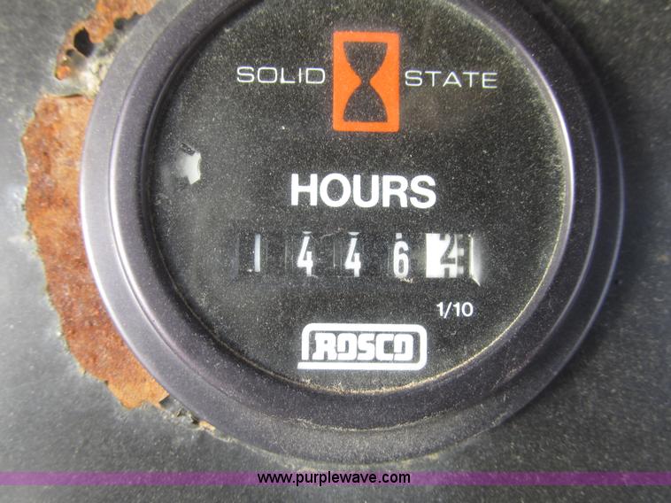 image for item G9871 2001 Rosco TRU-PAC 915 articulated pneumatic tire roller