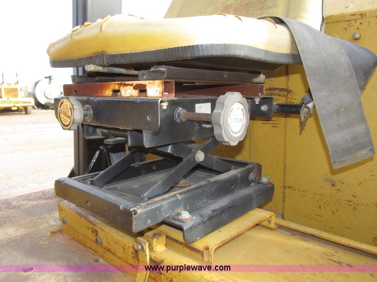 image for item G9871 2001 Rosco TRU-PAC 915 articulated pneumatic tire roller