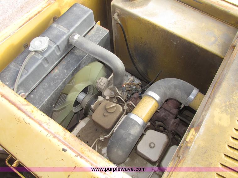 image for item G9871 2001 Rosco TRU-PAC 915 articulated pneumatic tire roller