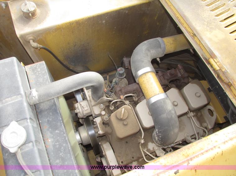 image for item G9871 2001 Rosco TRU-PAC 915 articulated pneumatic tire roller