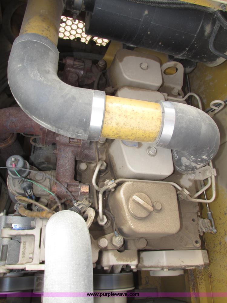 image for item G9871 2001 Rosco TRU-PAC 915 articulated pneumatic tire roller