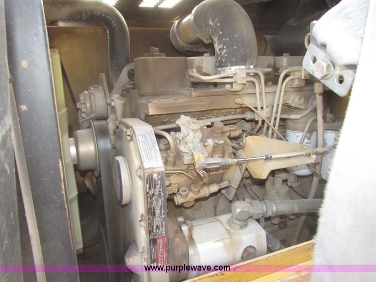 image for item G9871 2001 Rosco TRU-PAC 915 articulated pneumatic tire roller