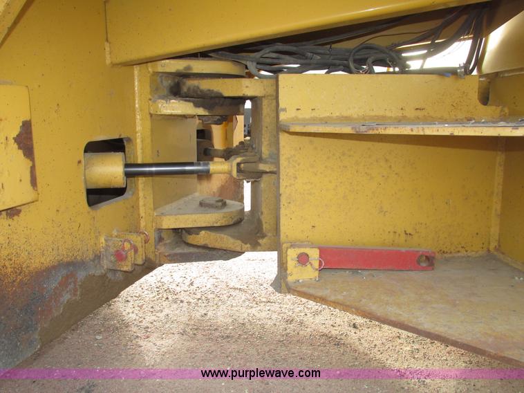 image for item G9871 2001 Rosco TRU-PAC 915 articulated pneumatic tire roller