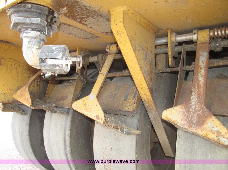 image for item G9871 2001 Rosco TRU-PAC 915 articulated pneumatic tire roller