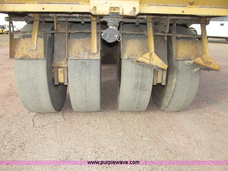 image for item G9871 2001 Rosco TRU-PAC 915 articulated pneumatic tire roller