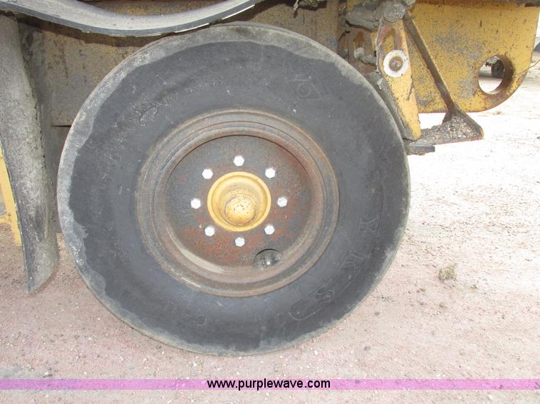 image for item G9871 2001 Rosco TRU-PAC 915 articulated pneumatic tire roller