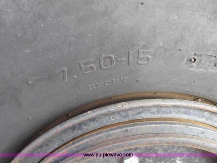 image for item G9871 2001 Rosco TRU-PAC 915 articulated pneumatic tire roller