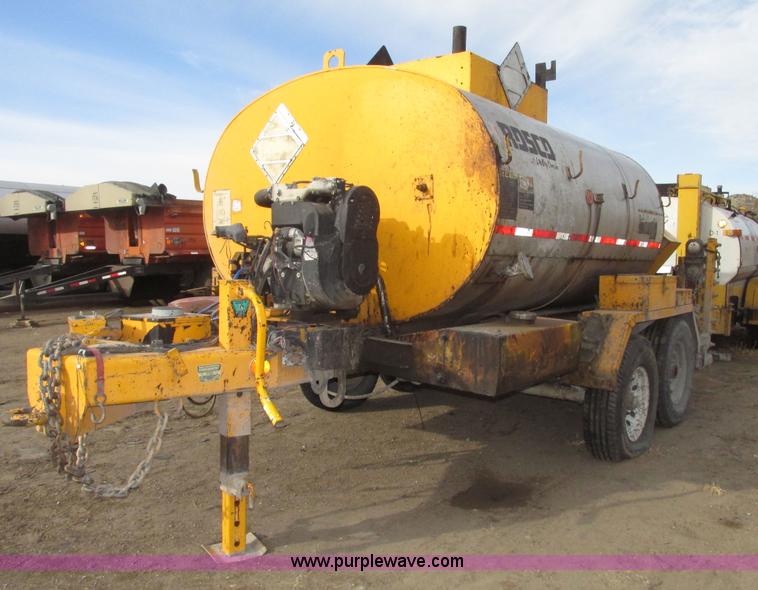 image for item G9872 2003 Rosco towable oil distributor