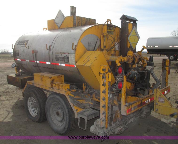 image for item G9872 2003 Rosco towable oil distributor