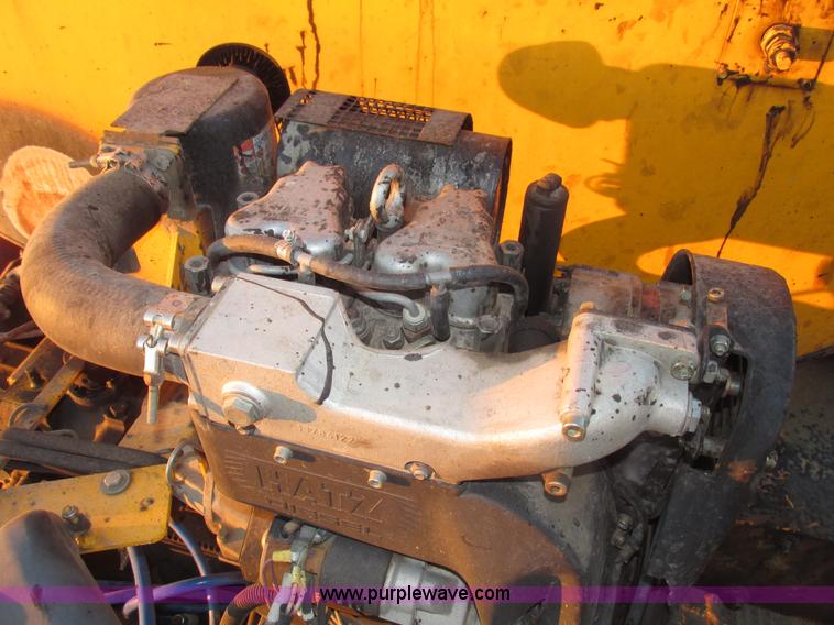 image for item G9872 2003 Rosco towable oil distributor