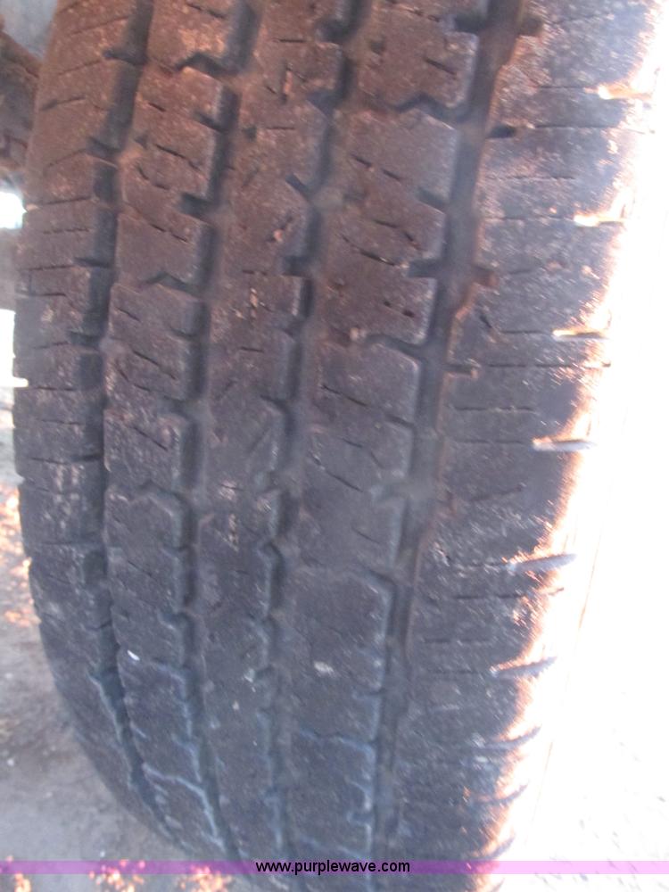 image for item G9872 2003 Rosco towable oil distributor