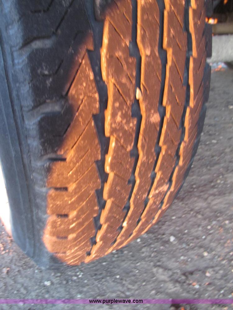 image for item G9872 2003 Rosco towable oil distributor