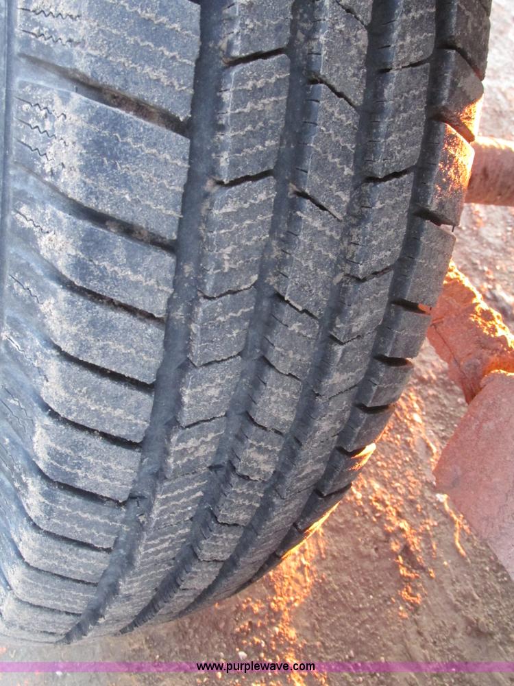 image for item G9872 2003 Rosco towable oil distributor