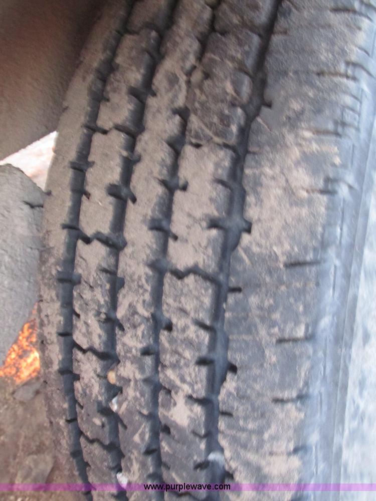 image for item G9872 2003 Rosco towable oil distributor