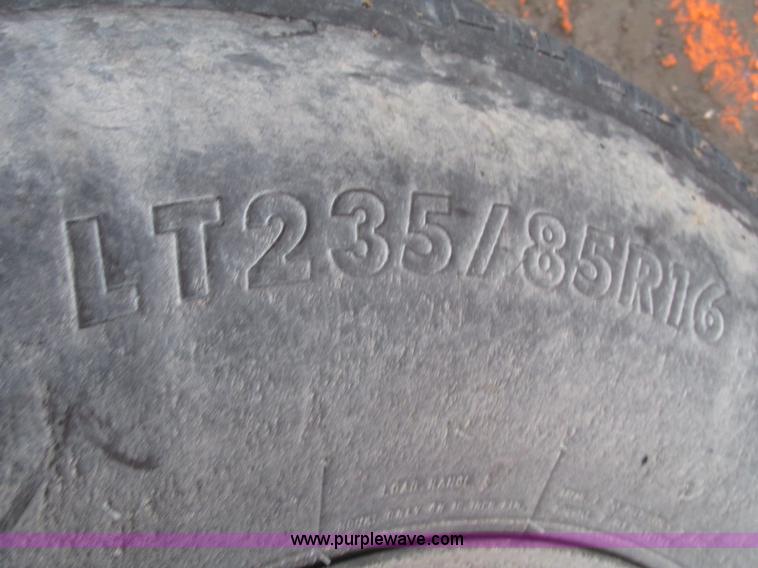 image for item G9872 2003 Rosco towable oil distributor