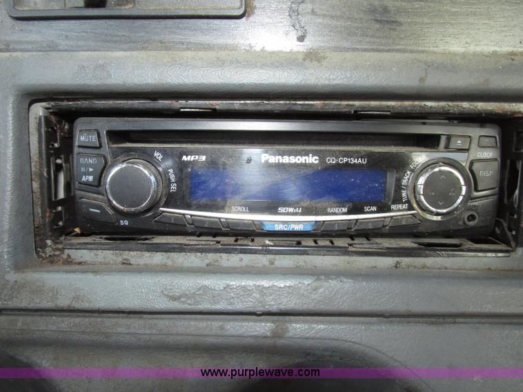 image for item G9876 2004 Freightliner Columbia semi truck