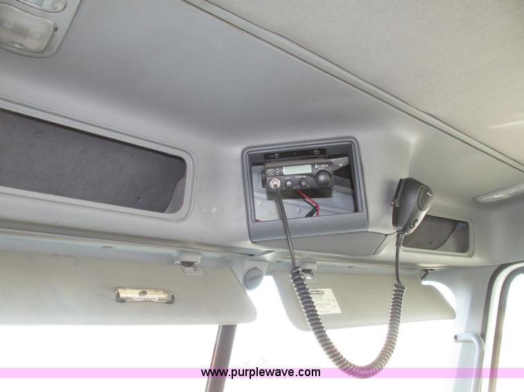 image for item G9876 2004 Freightliner Columbia semi truck