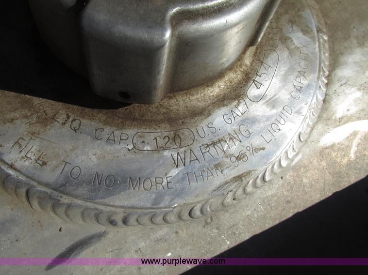 image for item G9876 2004 Freightliner Columbia semi truck