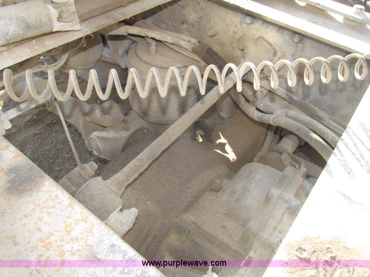 image for item G9876 2004 Freightliner Columbia semi truck