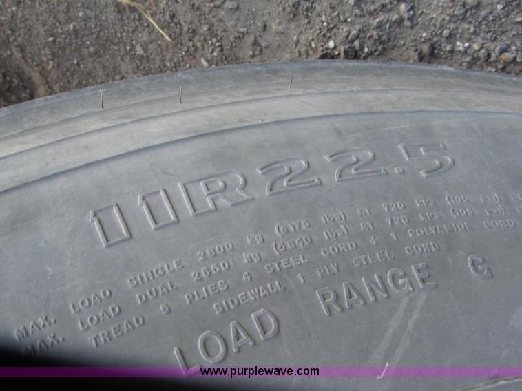 image for item G9876 2004 Freightliner Columbia semi truck