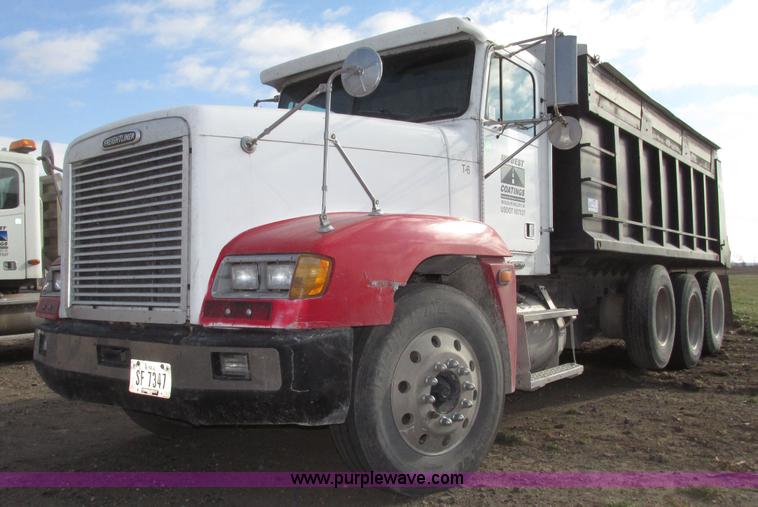 image for item G9877 2000 Freightliner FLD dump truck