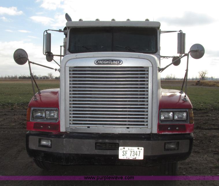 image for item G9877 2000 Freightliner FLD dump truck