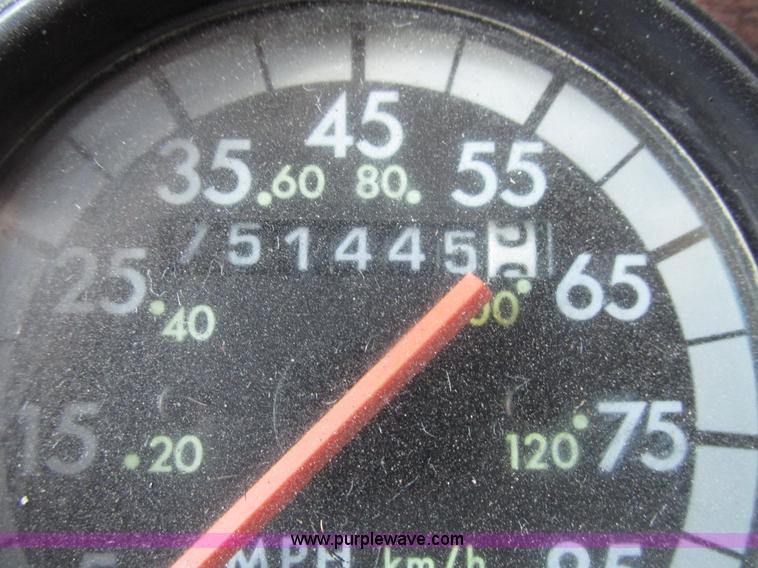 image for item G9877 2000 Freightliner FLD dump truck