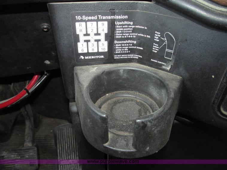 image for item G9877 2000 Freightliner FLD dump truck