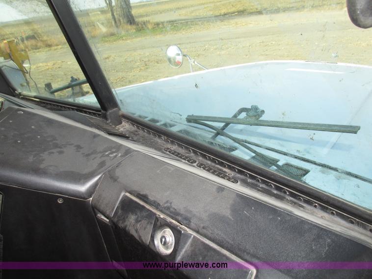 image for item G9877 2000 Freightliner FLD dump truck